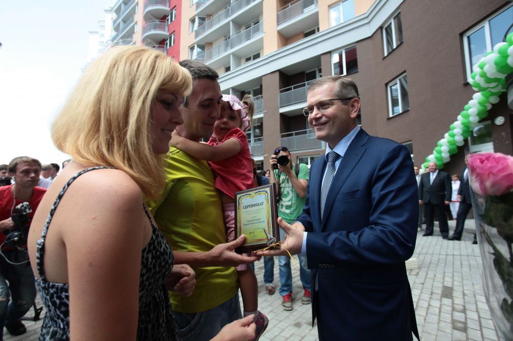 Ще 204 родини із Києва отримали ключі від власних квартир завдяки державній підтримці